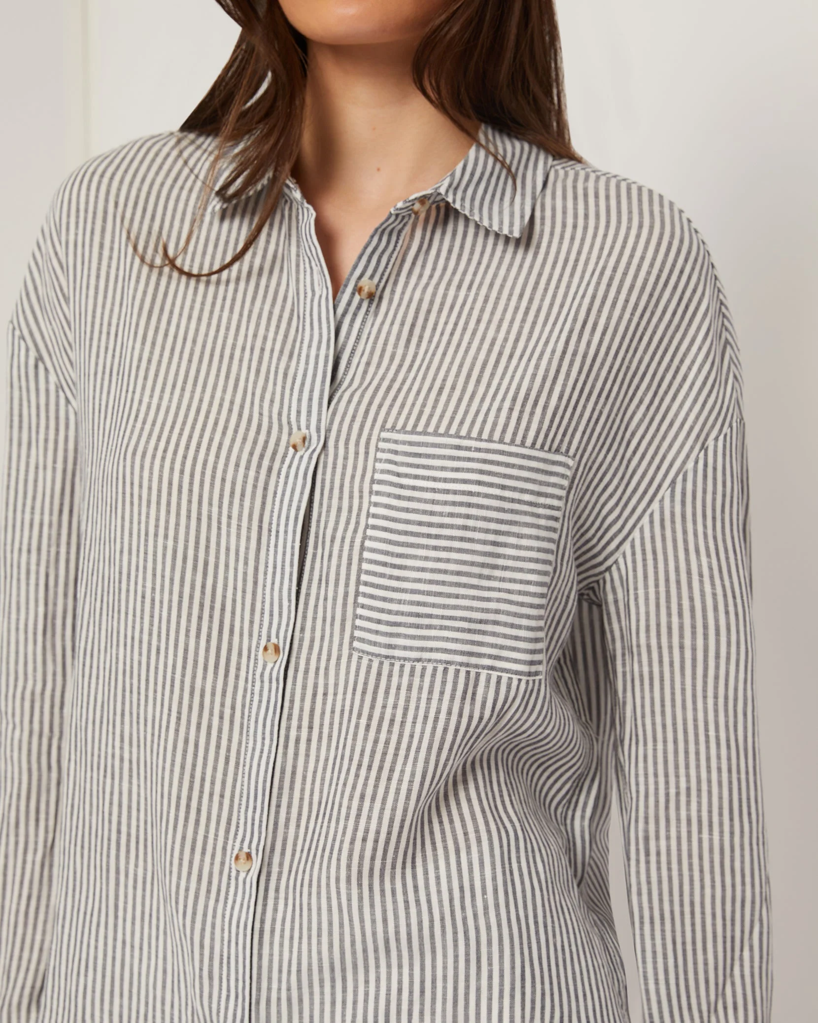 Womens | Air Linen Boyfriend Shirt | Deep Navy/White - Image 4
