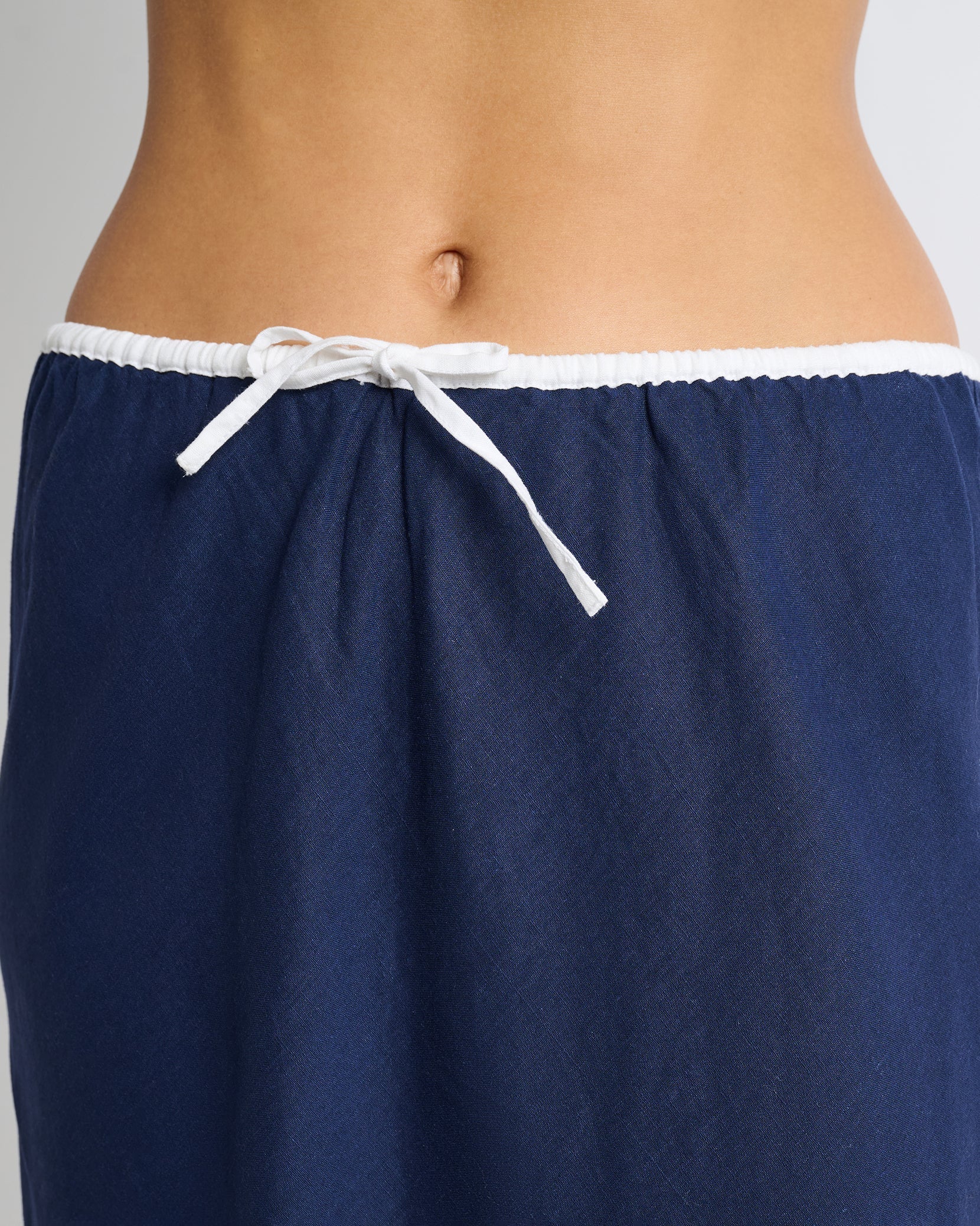 Womens | Air Linen Midi Skirt | Deep Navy/White - Image 4
