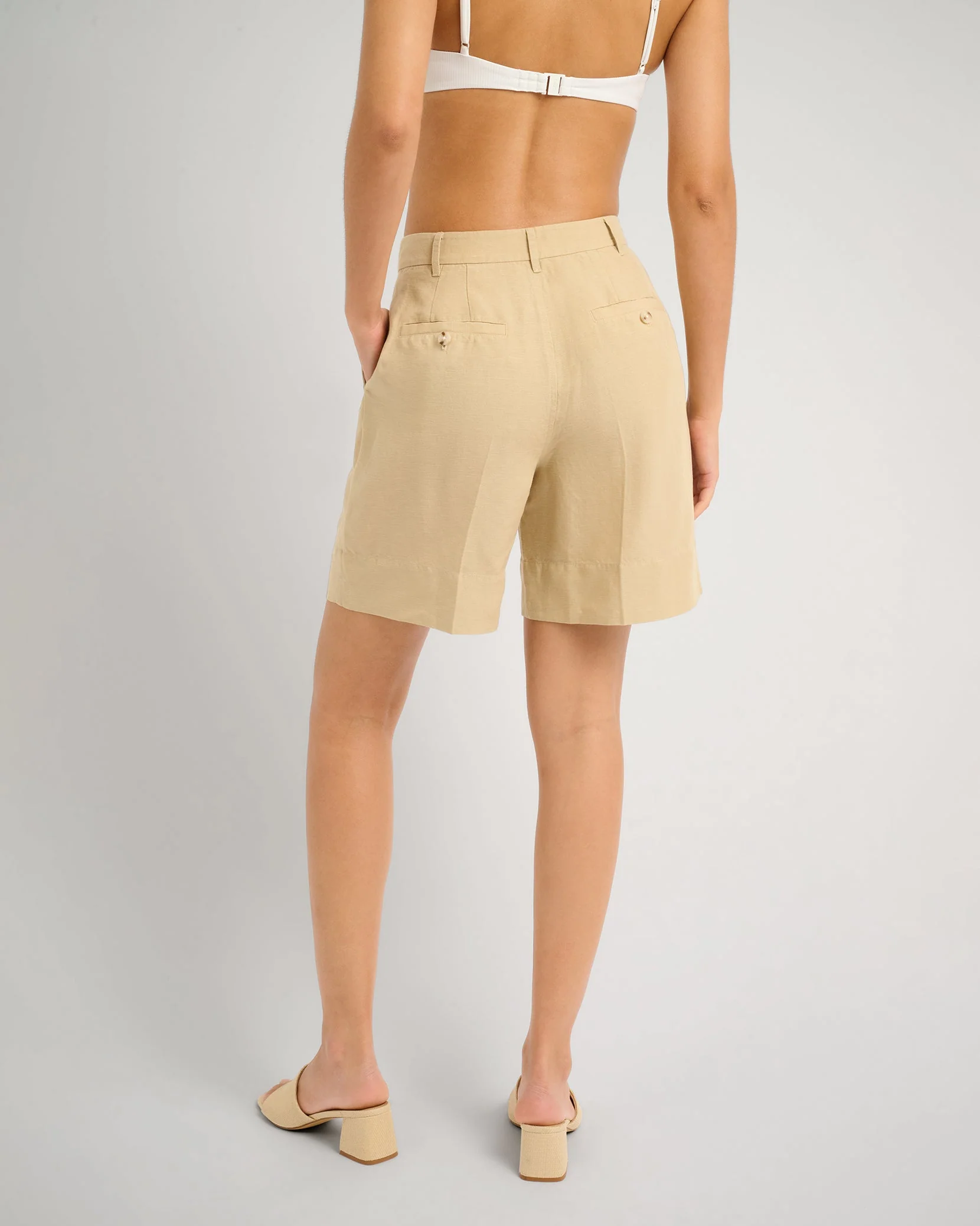 Womens | Air Linen Pleated Bermuda Short | Jute - Image 6