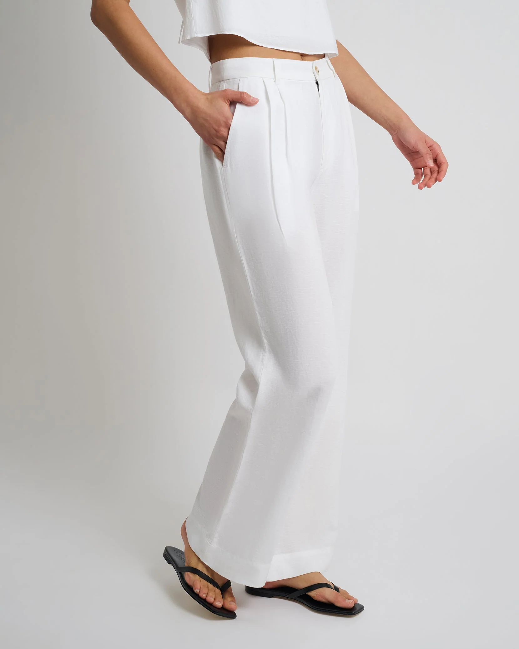 Womens | Air Linen Pleated Trouser | White - Image 4