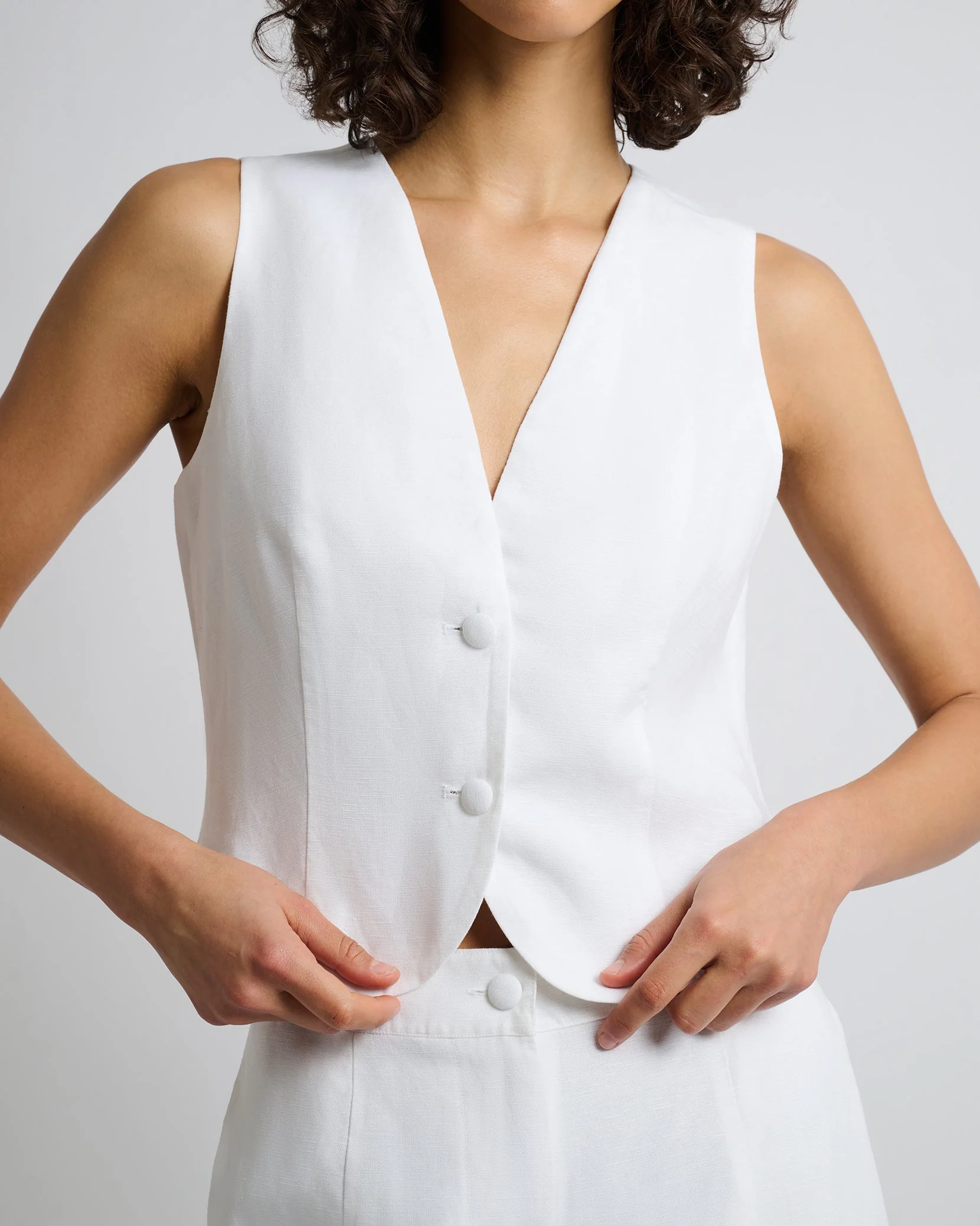 Womens | Air Linen Relaxed Vest | White - Image 4
