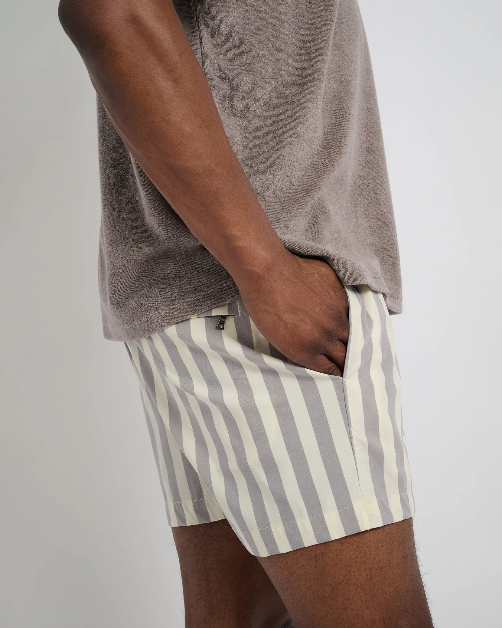 Mens | Charles 4" Swim Trunk | Cinder/Cream - Image 5