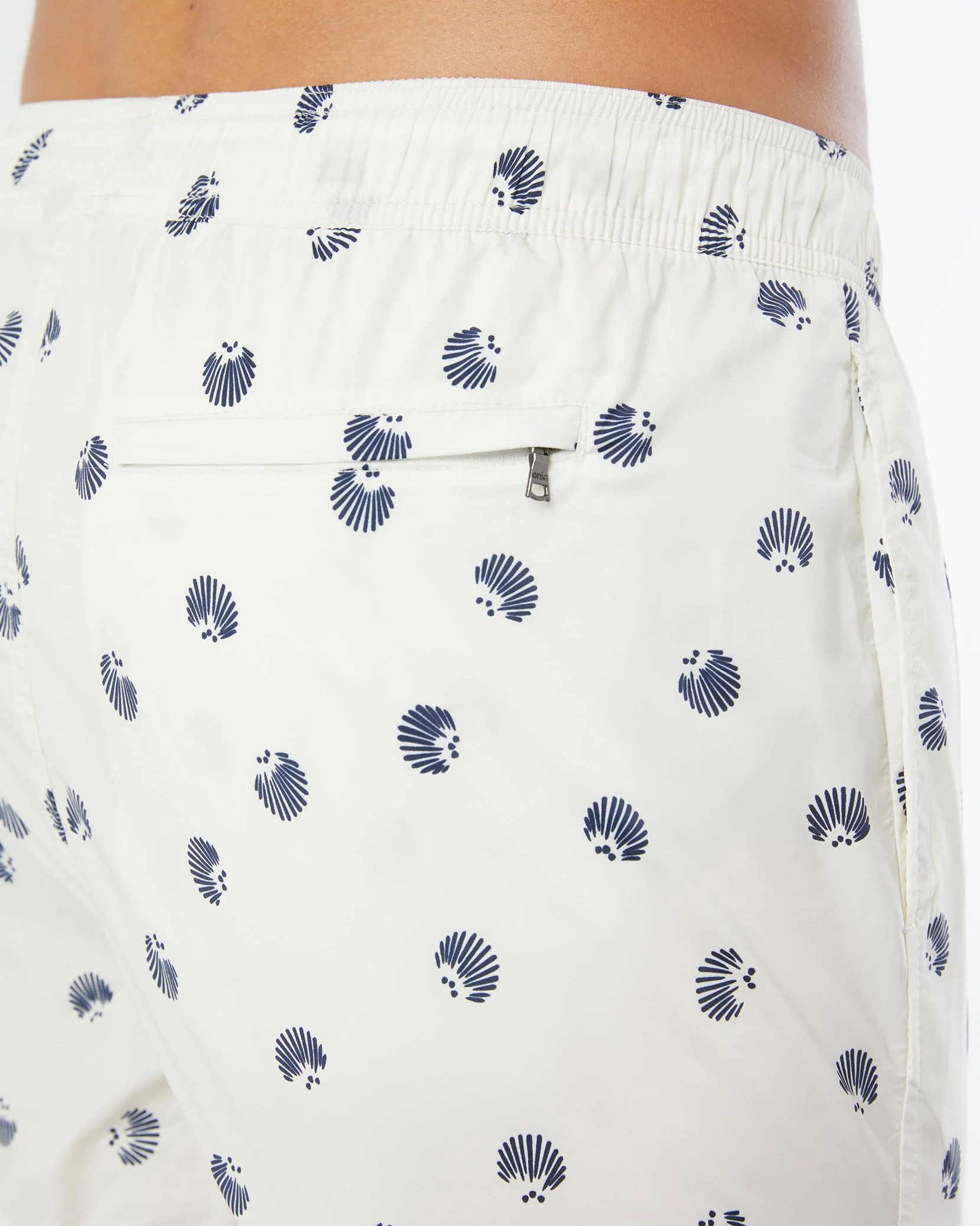 Mens | Charles 5" Swim Trunk | Off White/Deep Navy - Image 4