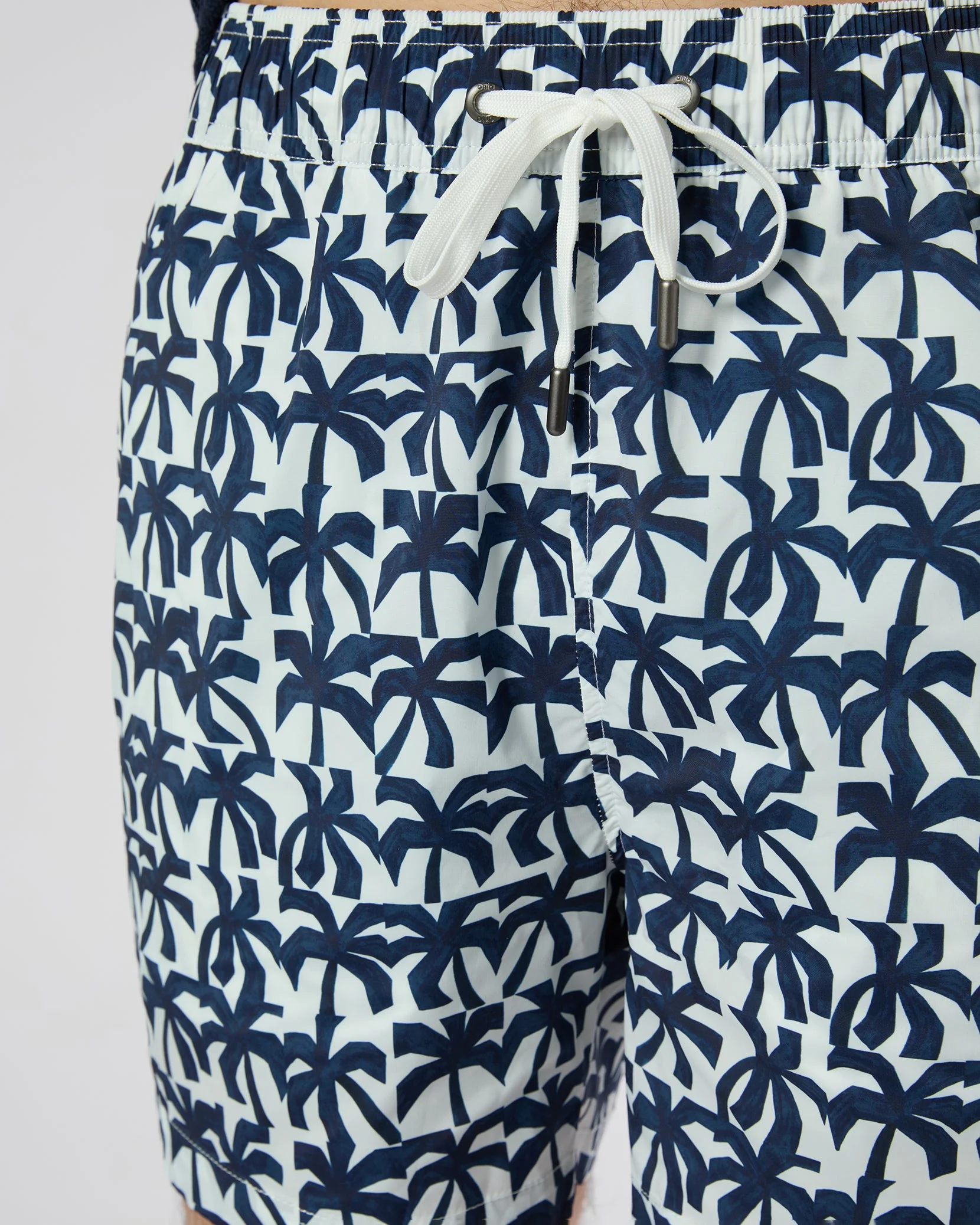 Mens | Charles 5" Swim Trunk | White/Deep Navy - Image 5