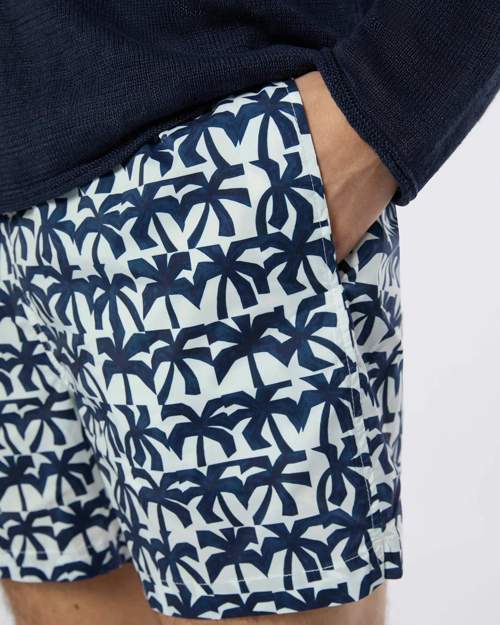 Mens | Charles 5" Swim Trunk | White/Deep Navy - Image 6