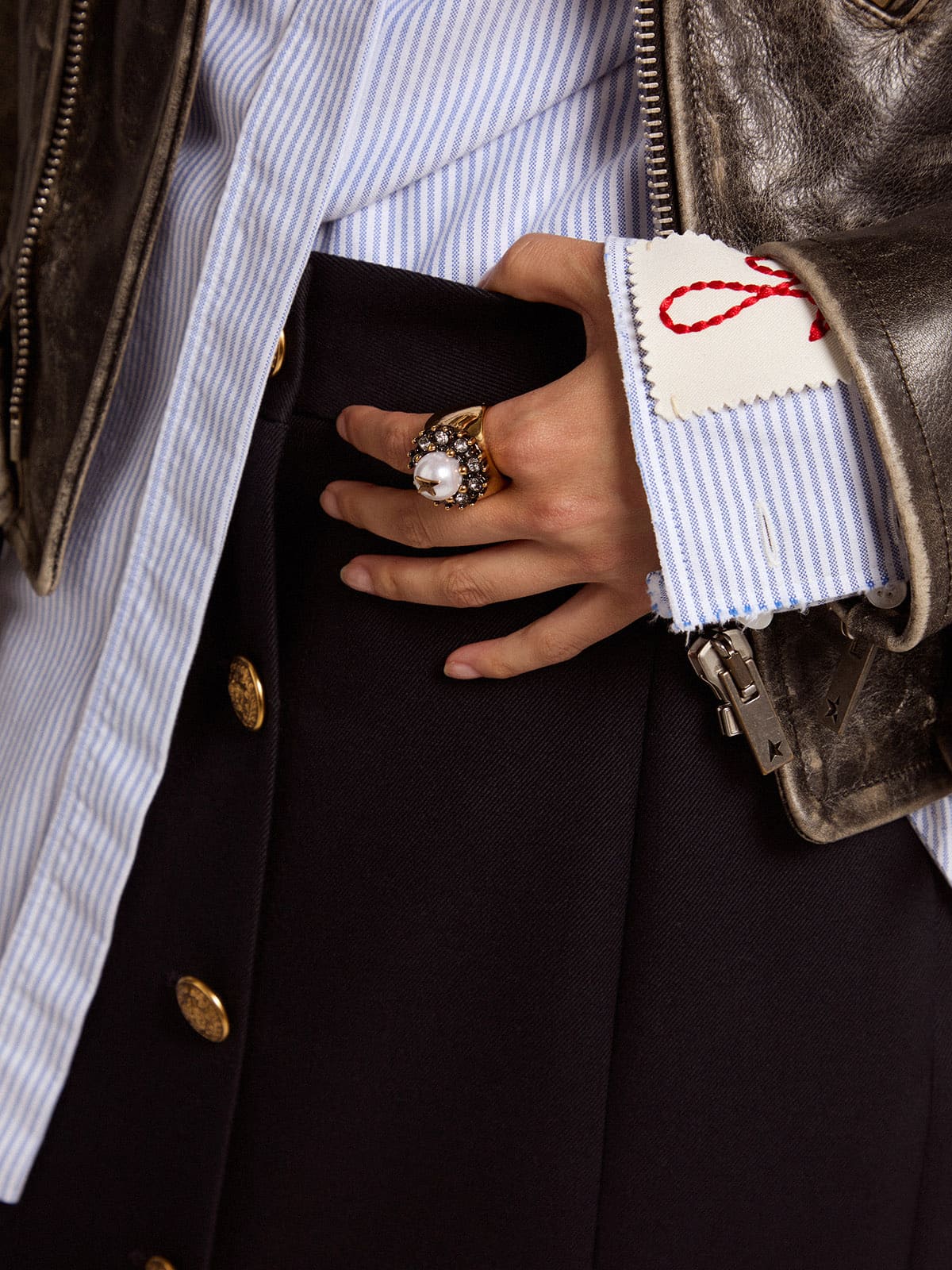 Women | Ring Antique Gold Color with Decorative Bead & Crystals | Antique Gold x White - Image 2