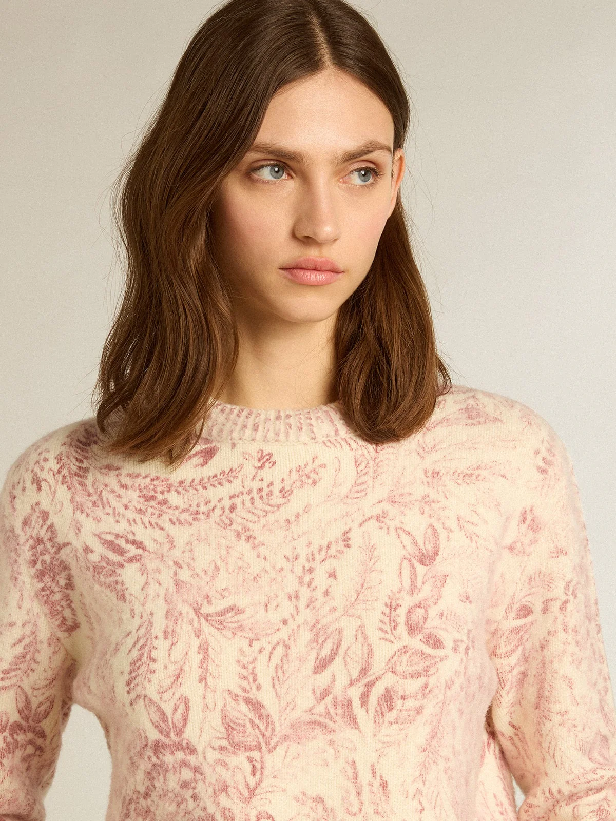 Women | Round-Neck Sweater Wool with All-Over Toile De Jouy Pattern | Heritage White x Haute Red - Image 5