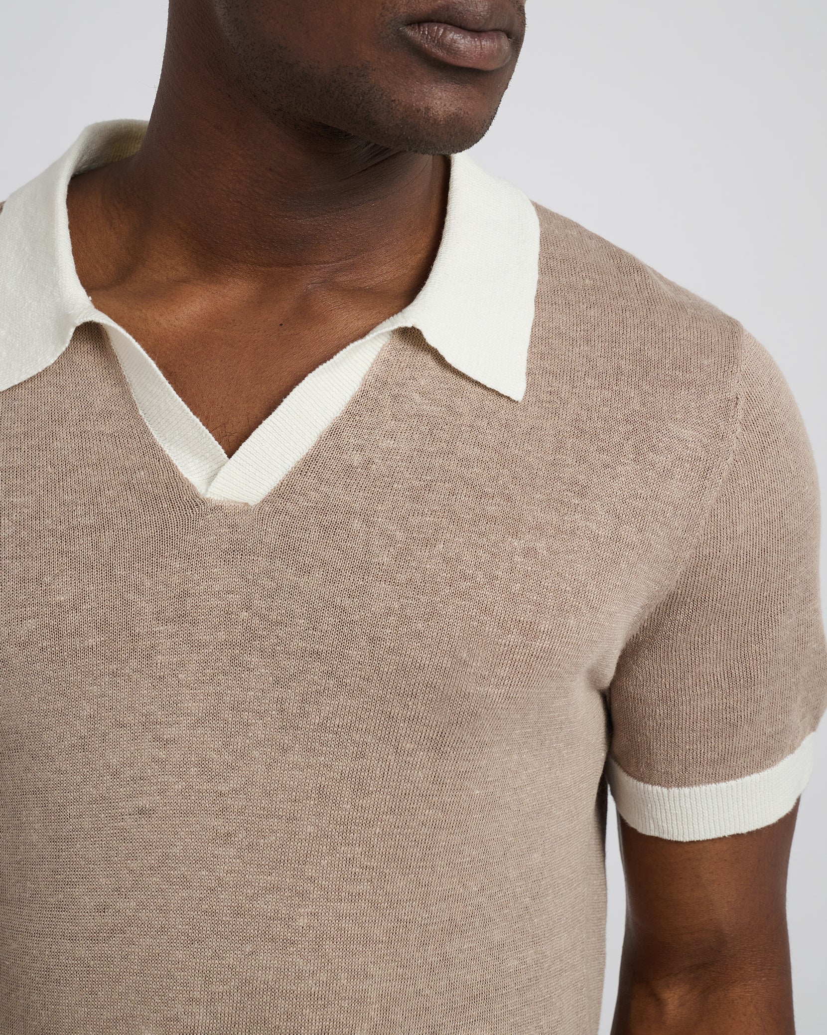 Mens | Linen Johnny Collar Polo Sweater | Tan/White - Image 2