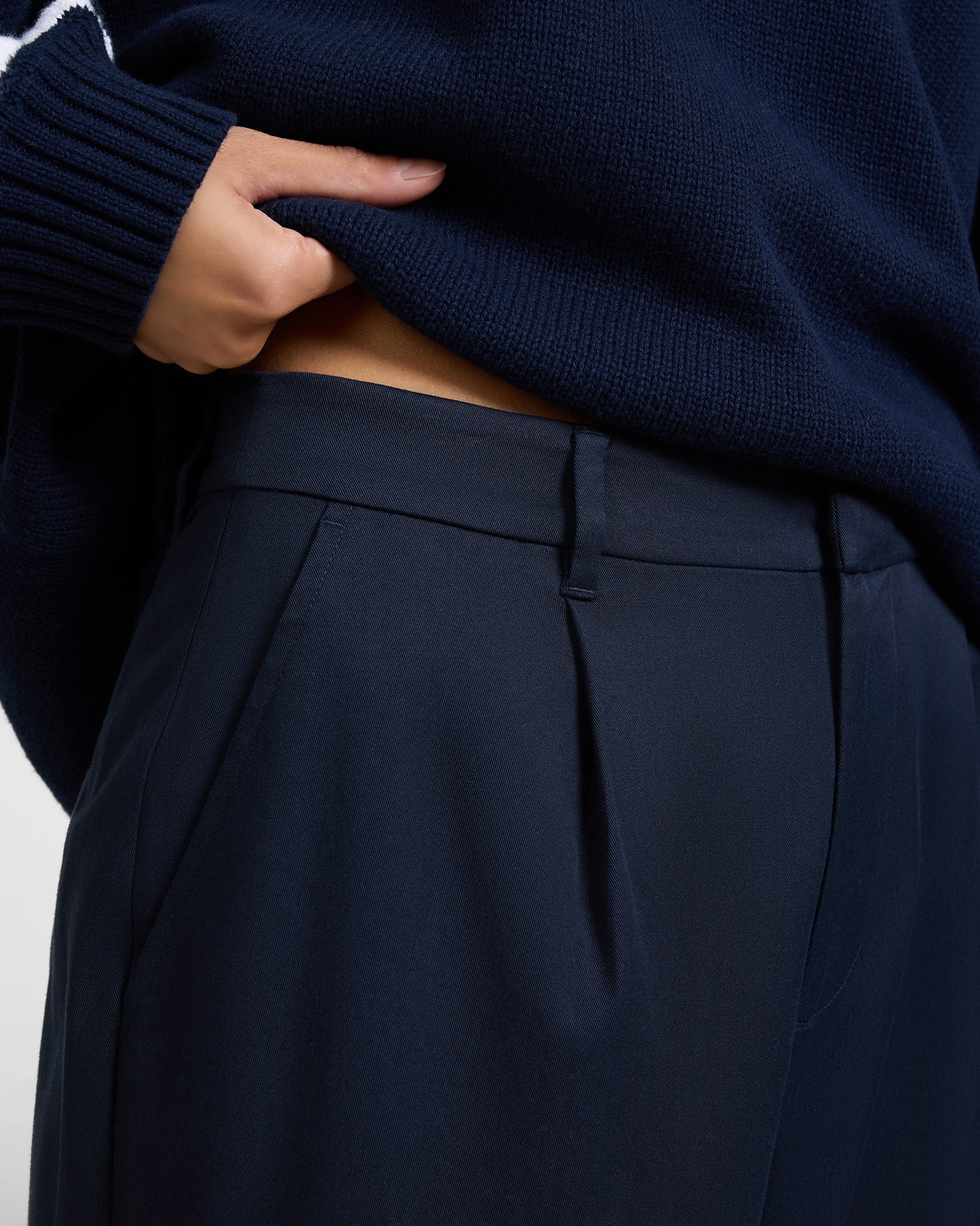 Womens | Lyocell Pleated Trouser | Noir Navy - Image 4