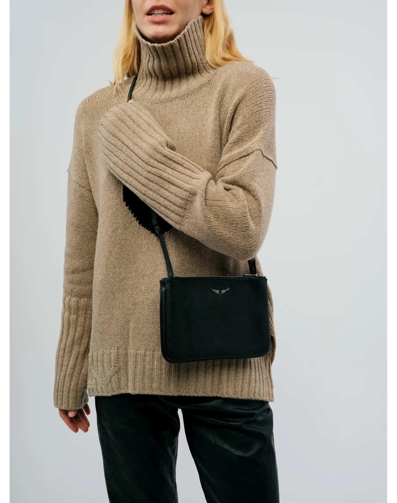 Duo Wings Grained Leather Bag | Black - Image 4