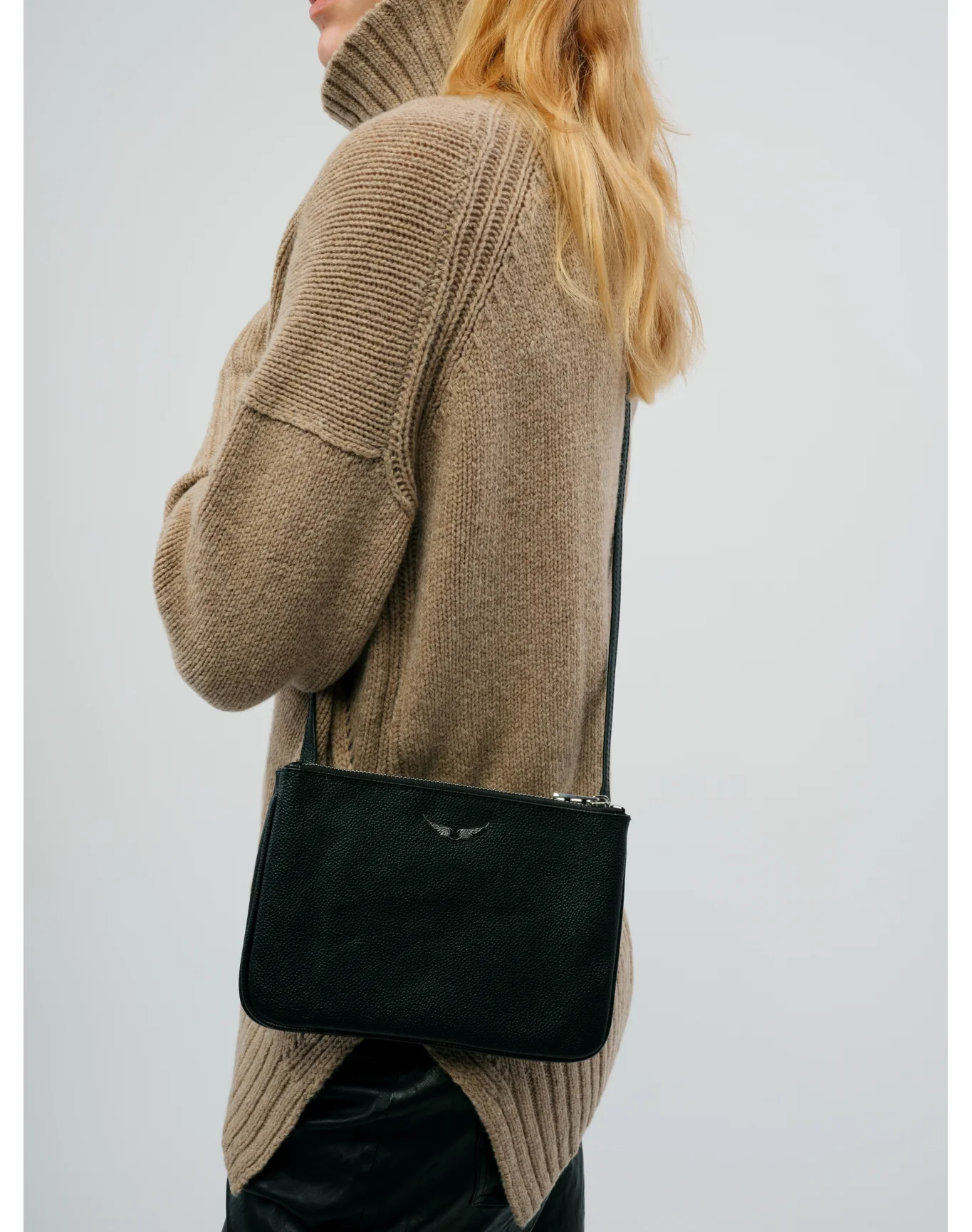 Duo Wings Grained Leather Bag | Black - Image 5