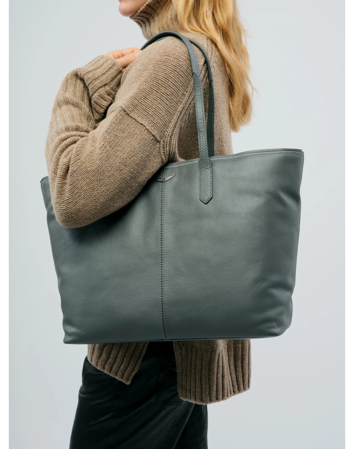 Mick  Wings Grained Leather Bag | Road - Image 3