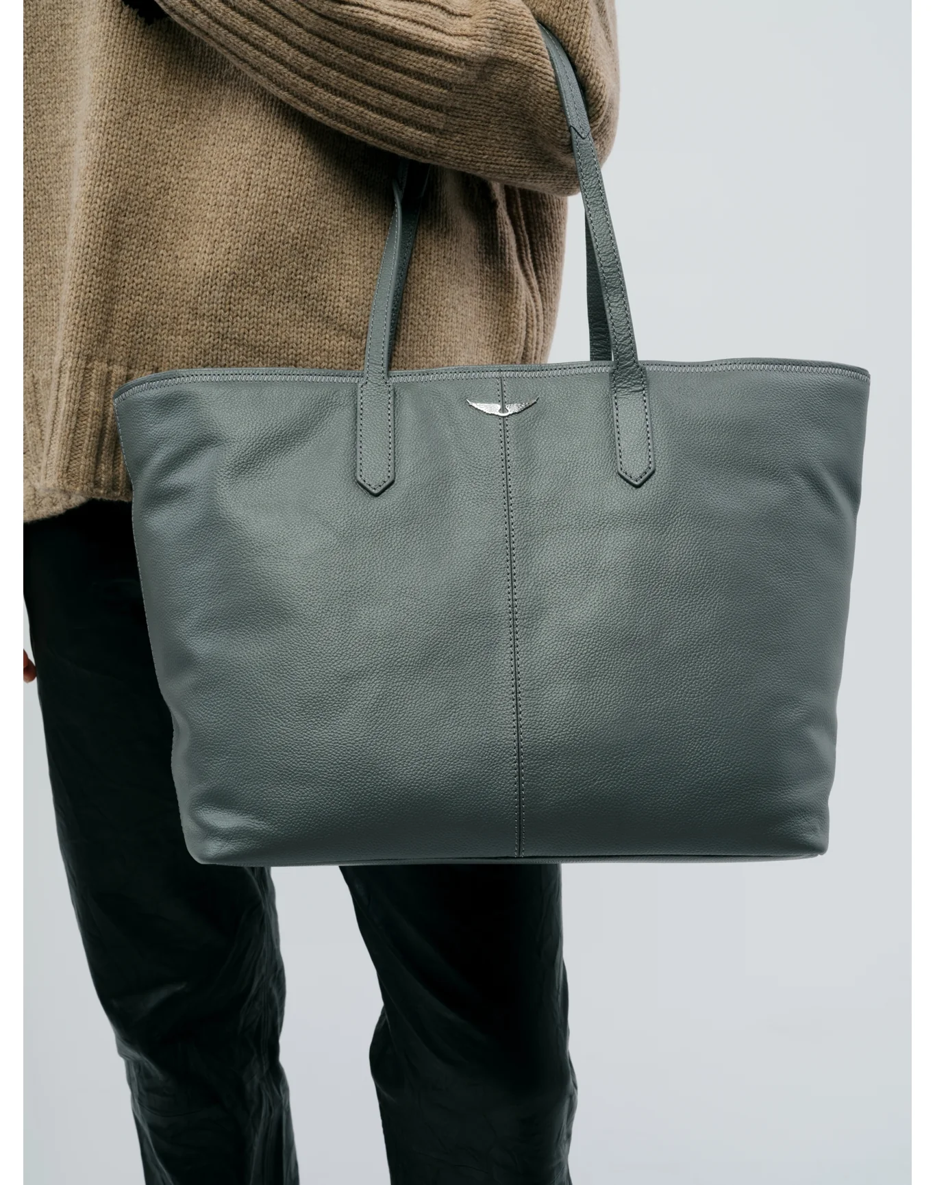 Mick  Wings Grained Leather Bag | Road - Image 4