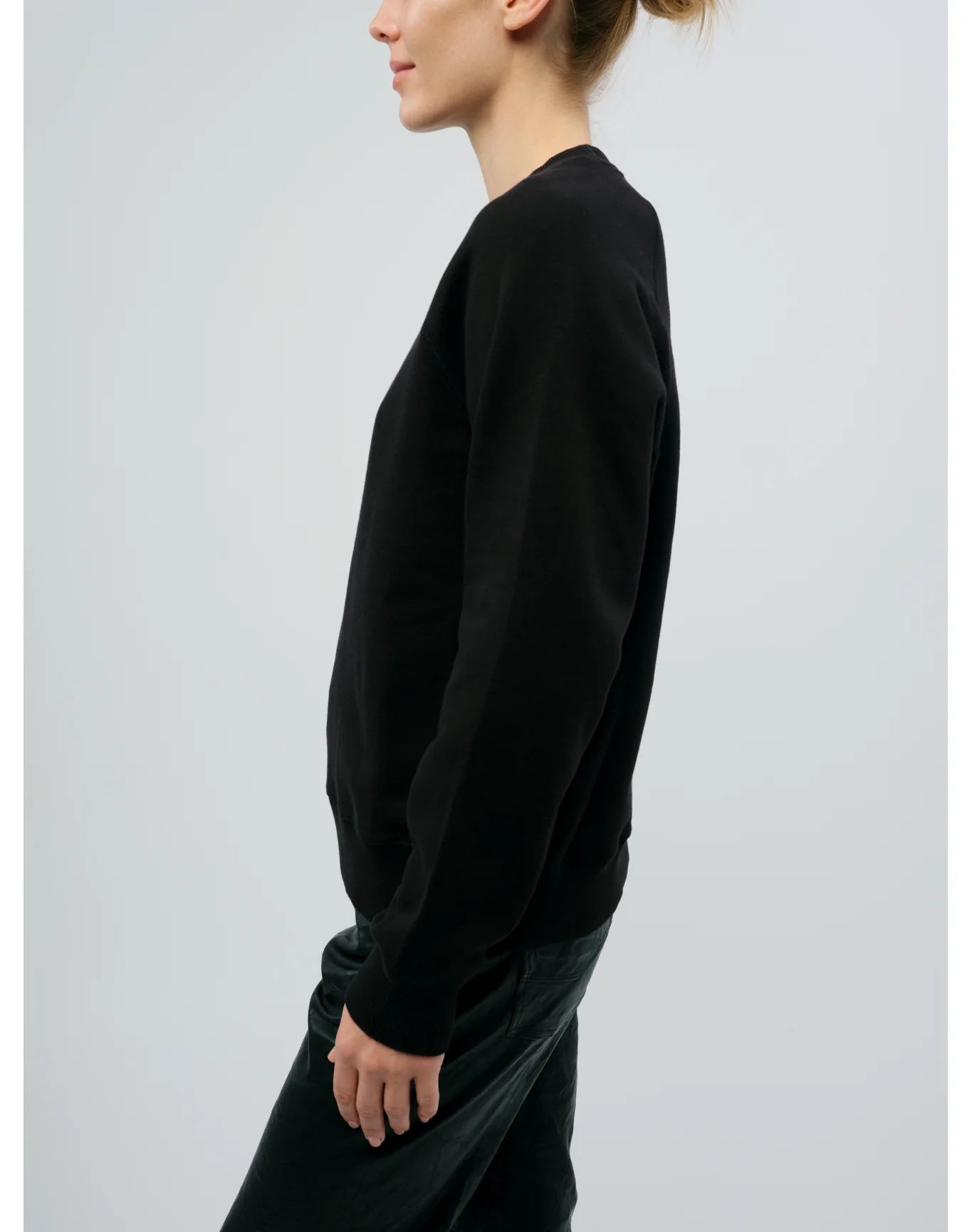 Upper Mo Heart Strass Sweatshirt | Black - Image 4