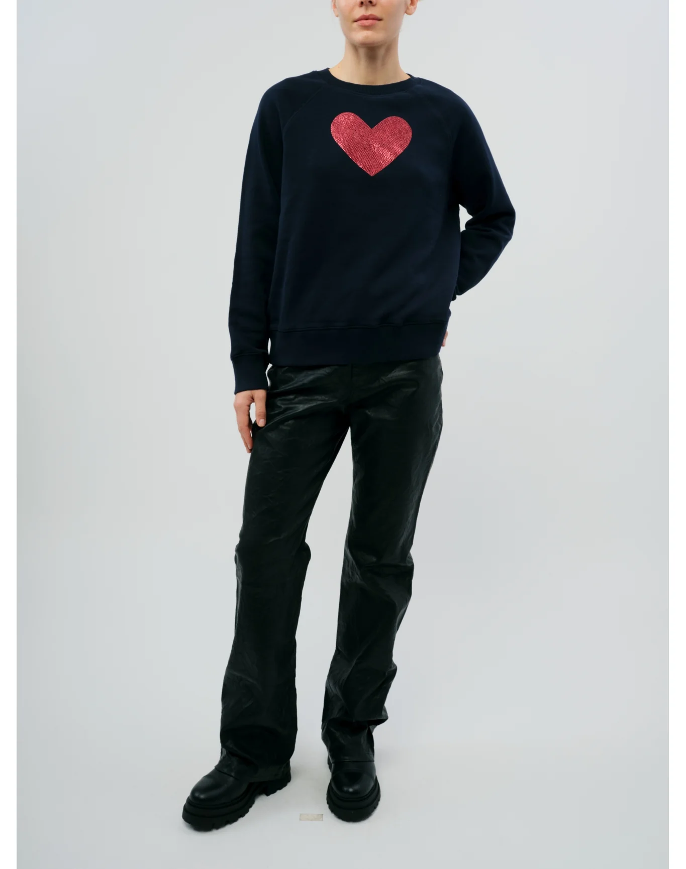 Upper Mo Heart Strass Sweatshirt | Ink - Image 2